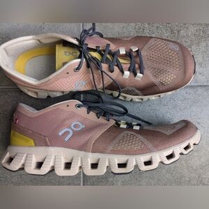 On Running Women's X Cloud 2 Size 10.5 worn twice!